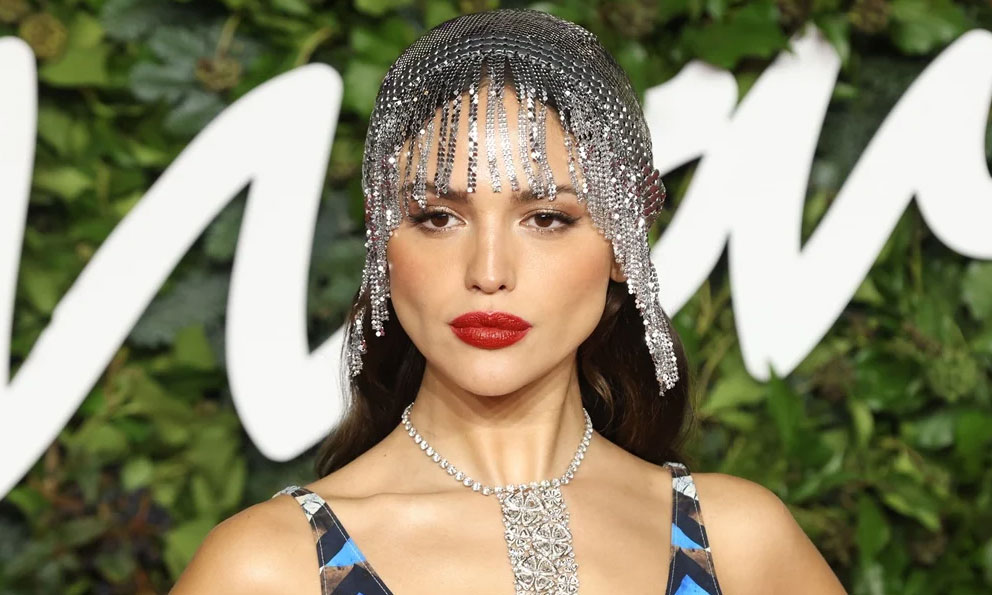 Eiza González presumió su lujoso atuendo para los 'Fashion Awards 2021'